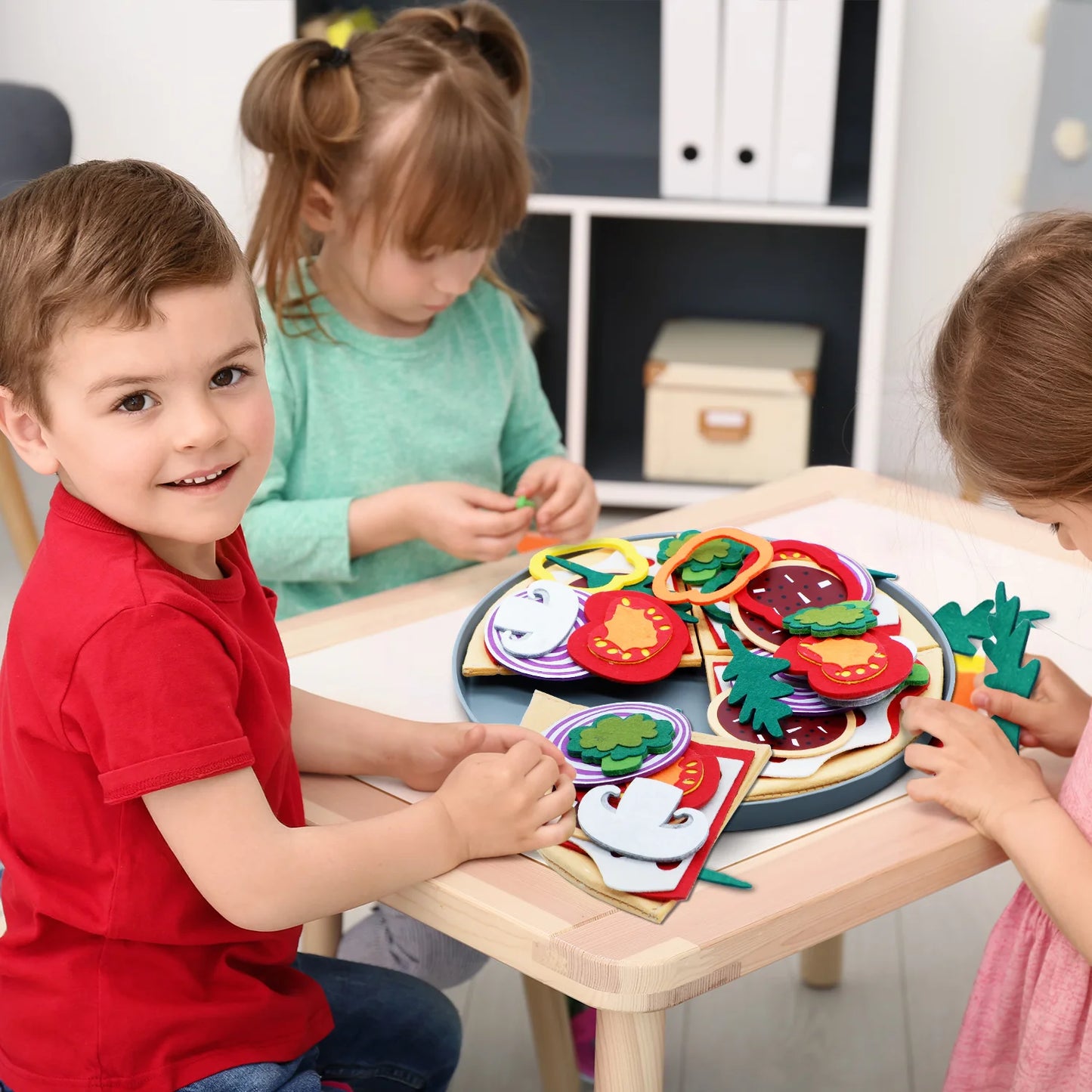 Montessori Pizza Puzzle Toys Simulated Food Toy Pretend Play Pizza Felt Kitchen Play Set for Toddlers and Kids Ages 3+